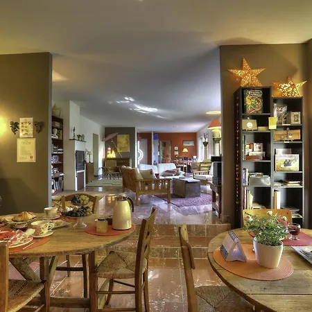 Le Mas Des Anges Bed and Breakfast
