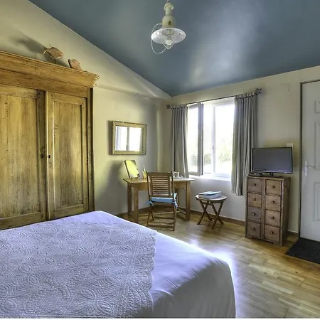Le Mas Des Anges Bed and Breakfast Μοντωμπάν